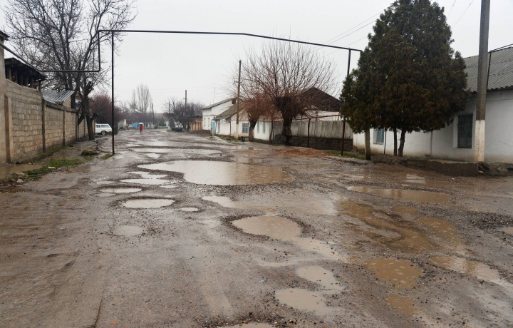 «Bir marta asfalt qilingan, shundan buyon qarovsiz yotgan yo‘llar bor...» (video)