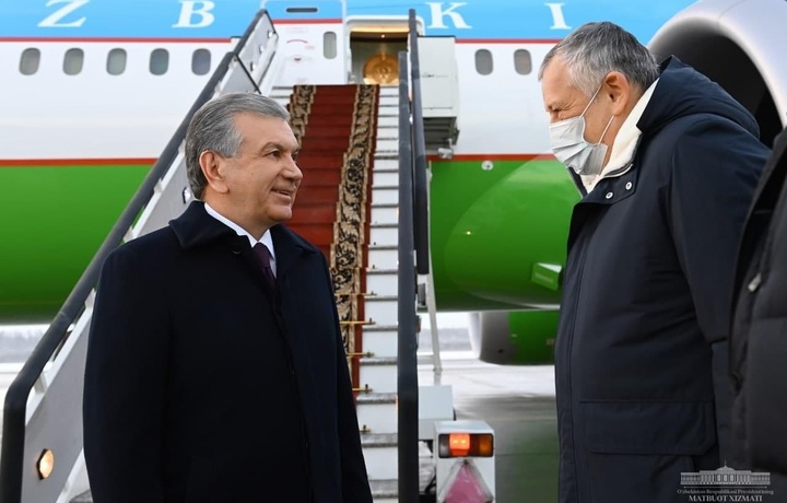 Shavkat Mirziyoyev Sankt-Peterburgda kutib olindi (foto)