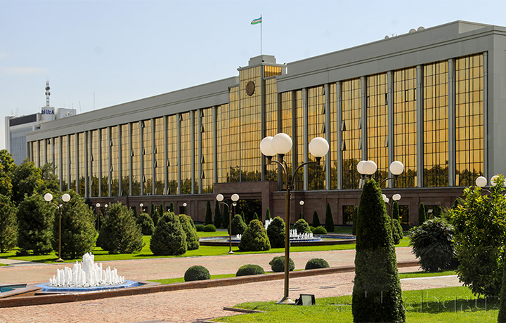 В исполнительной структуре Кабинета Министров упразднен ряд должностей и введены новые