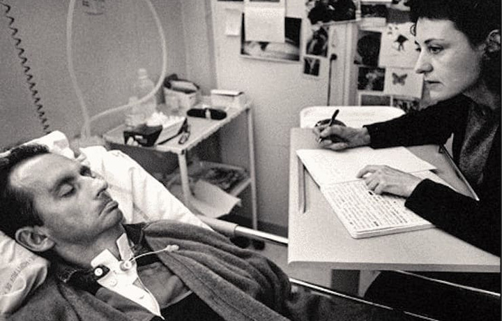 Капалакдек озодмисиз ёхуд фалажланган тана, бир кўз билан ёзилган китоб (эссе)