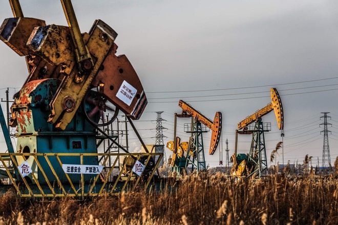 Китай начал распродавать дёшево купленную нефть