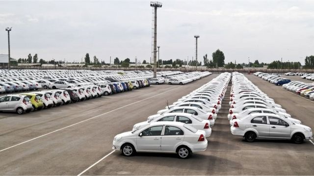 Президент «Ўзавтосаноат»да ишлаб чиқариш пасайганини танқид қилди
