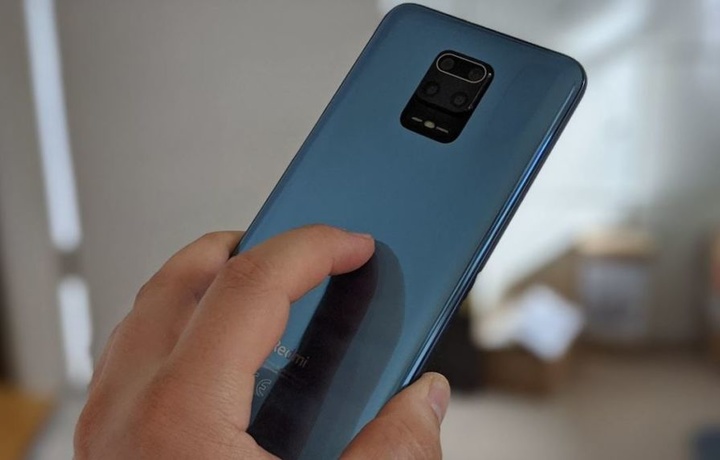 Как прикосновениями к задней крышке управлять Android