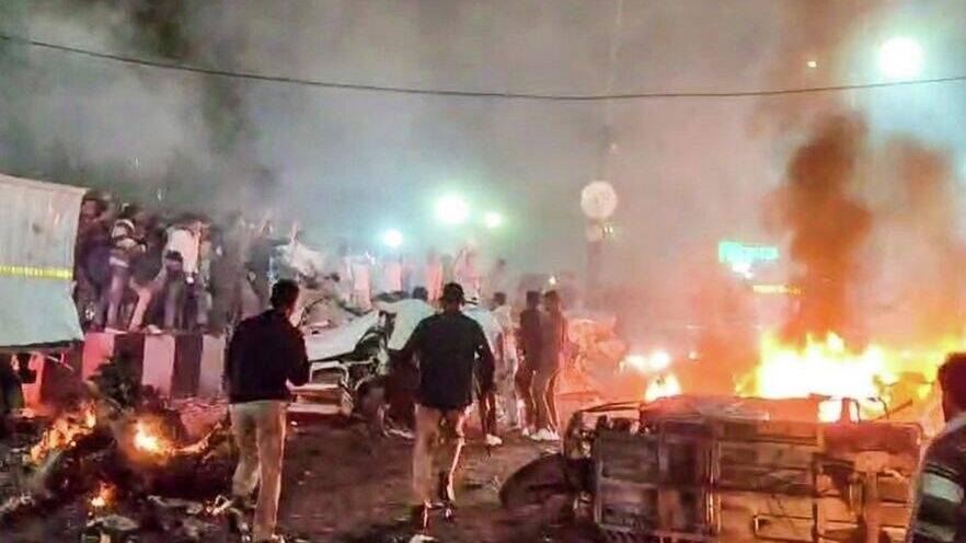 Ҳиндистон пойтахтида автомобил портлаб кетди: 13 киши ҳалок бўлган