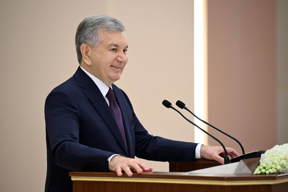 Шавкат Мирзиёев Фарғона вилояти бўйича йиғилиш ўтказмоқда