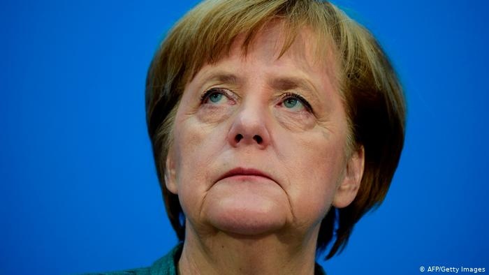 Angela Merkelni yana qaltiroq tutib qoldi