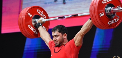 Акбар Джураев стал абсолютным чемпионом на Кубке мира по тяжелой атлетике