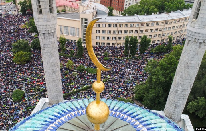 Omborxonaga aylantirilgan masjid. Peterburgda Buxoro amiri tomonidan barpo etilgan jomening kechmishi