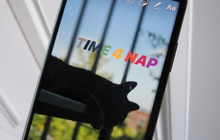 Как в Instagram легко создать радужный текст для Stories