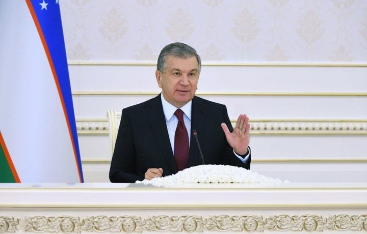 «Ro‘ziyev, Ermanov, G‘aniyev xiyonati uchun xalqdan kechirim so‘rasin» — Shavkat Mirziyoyev hokimlarni qattiq tanqid qildi (audio)