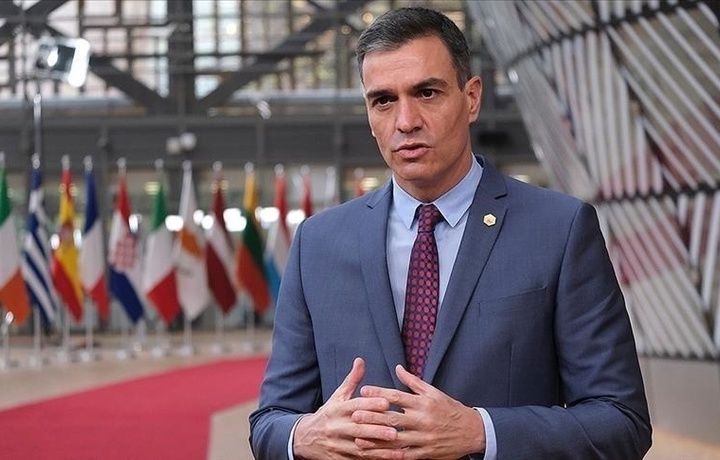 Премьер-министр Испании Педро Санчес решил остаться на своем посту