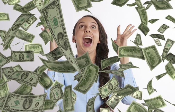 Женщина выиграла в лотерею крупную сумму, но не может получить деньги