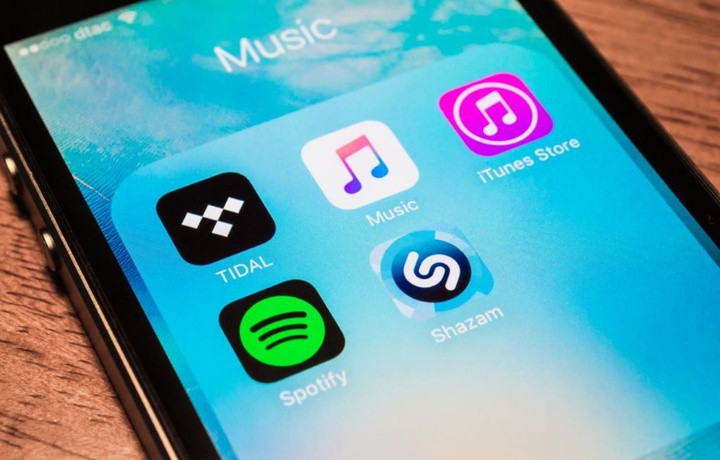 Как на iPhone выровнять громкость песен