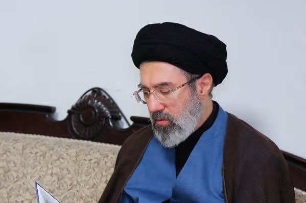 Али Хоманаийнинг ўғли Эроннинг янги Олий раҳбари этиб сайлангани айтилмоқда