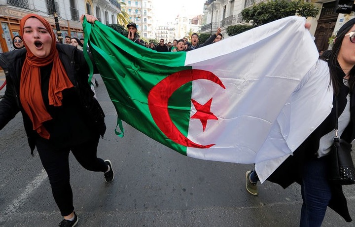 Жазоир Франциядан кечирим сўраш ва товон тўлашни талаб қилди