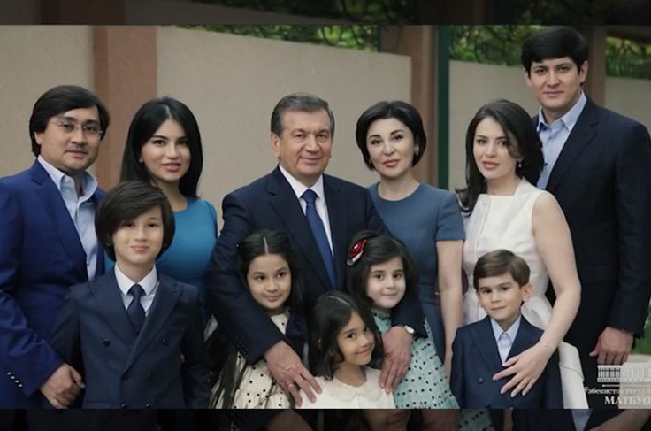 Komediya jangi yalangoch qizlar rasmlari