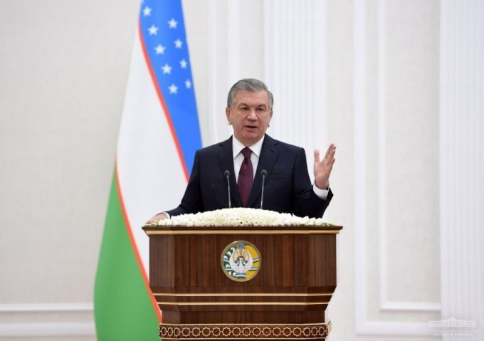 Мирзиёев сенаторам: «Снимите галстук и поезжайте в регионы»