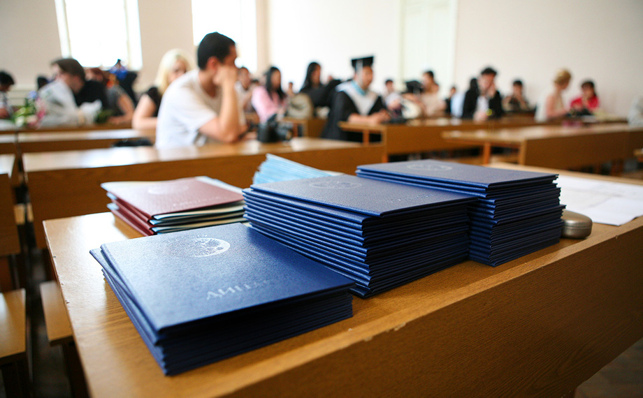 Paydar-pay ochilayotgan universitetlar: Maqsad ta’lim berishmi yoki diplom sotish?