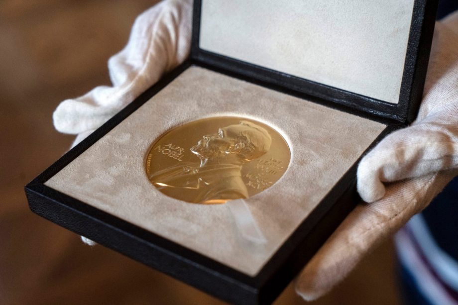 «Medal qo‘ldan-qo‘lga o‘tishi mumkin, ammo sovrindorning unvoni o‘zgarmaydi» – Nobel qo‘mitasi