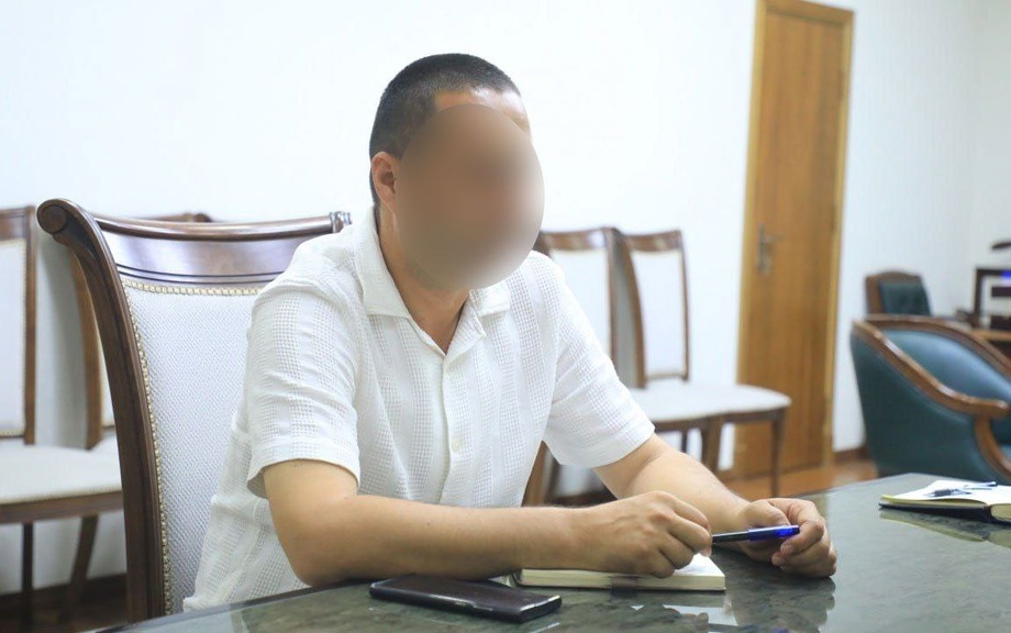 Сурхондарёда ҳоким ўринбосари фирибгарлик ва пора беришга уринганликда айбланиб қамалди