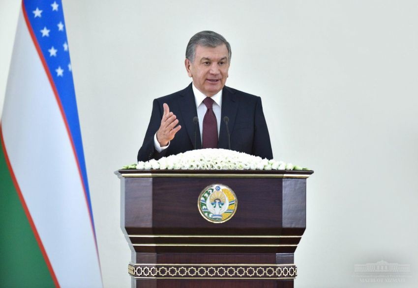 Президент проводит видеоселекторное совещание в Навоийской области
