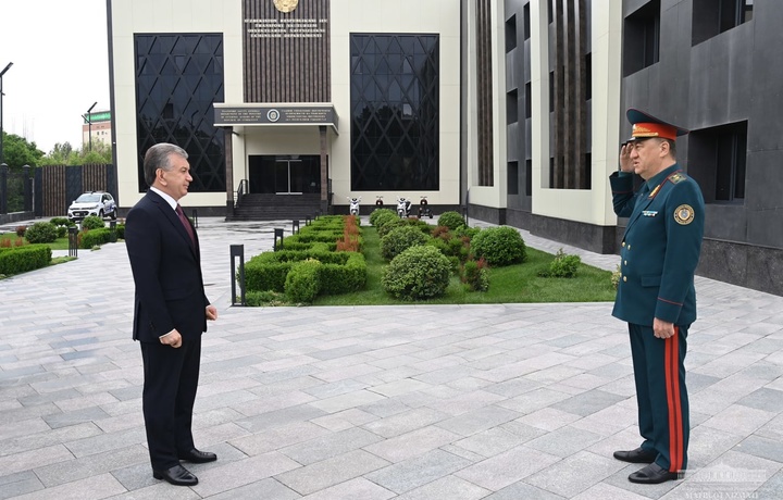Тармоқ ходимларининг дунёқарашини ўзгартириш зарур — Президент
