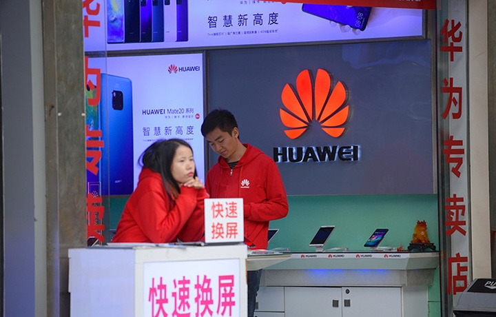 Huawei заморозила контракты с японской корпорацией
