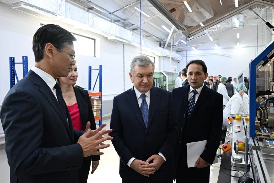 Президент ознакомился с проектом по производству микропроцессорных модулей в Ахангаране