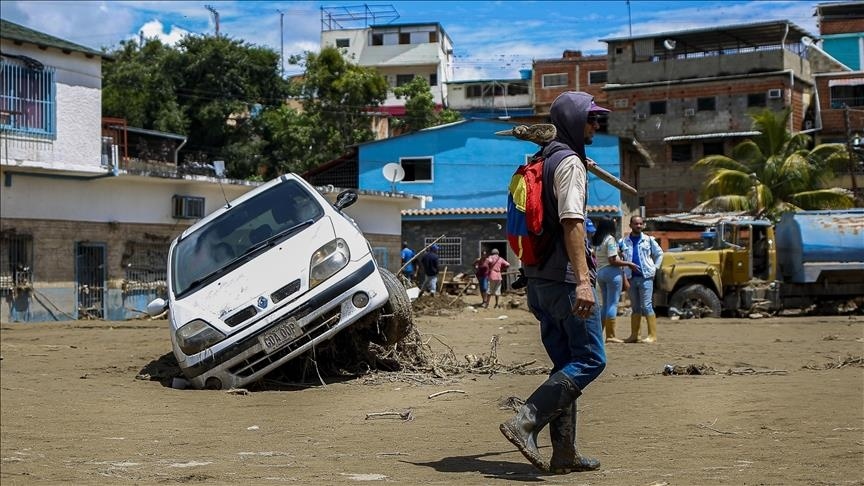 Число жертв оползней и селей в Венесуэле достигло 50