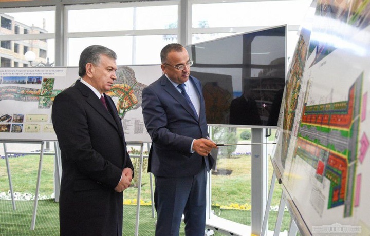 Shavkat Mirziyoyev Jizzax shahrida amalga oshiriladigan loyihalar bilan tanishdi