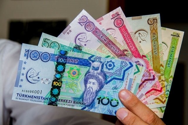 В Ташкенте и Ташобласти задержаны граждане, пытавшиеся незаконно продать свыше 290 тысяч туркменских манатов