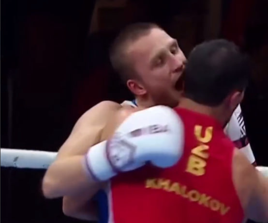 IBA россиялик боксчи Абдумалик Халоковнинг қулоғини тишламаган деб топди
