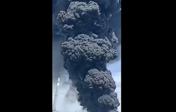 Крупный пожар на химическом заводе в Китае попал на видео