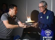 Главному тренеру сборной Узбекистана Эктору Куперу сегодня исполнилось 63 года
