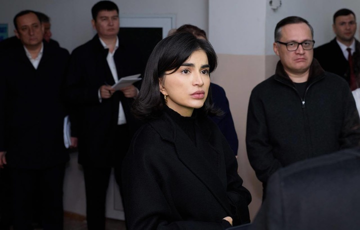 «Шароит изоҳ талаб қилмайди…» – Саида Мирзиёева Ургутдаги бирламчи тиббиёт билан танишди