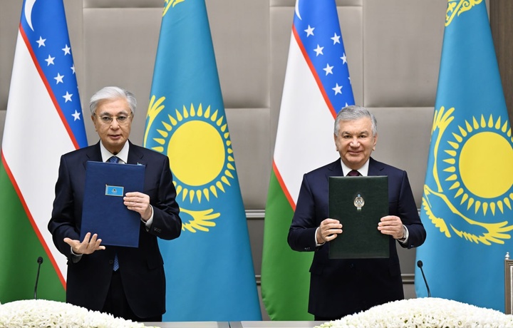 Президенты Узбекистана и Казахстана подписали совместное заявление и ряд важных документов