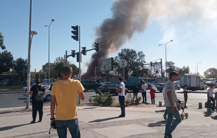 В одном из кафе в Яшнабадском районе произошел пожар