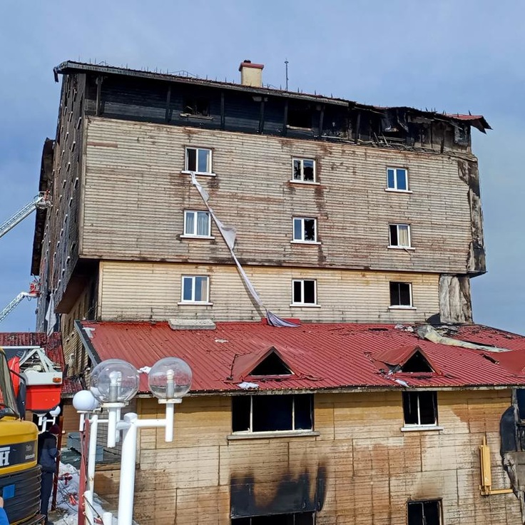 Moydagi gozal qizlar guruhli onanizmni sahnalashtirdilar