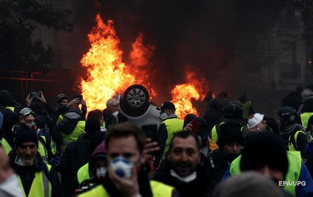 После протестов во Франции не повысят налог на топливо в 2019 году