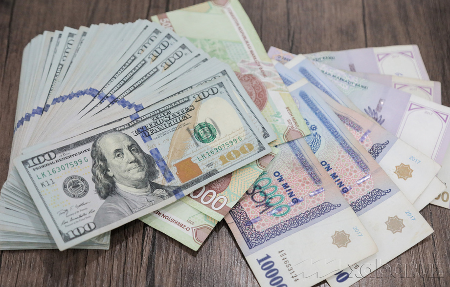 Новые курсы валют: доллар и евро подешевели