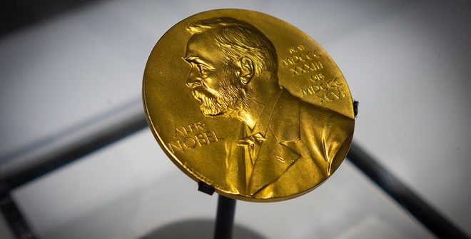 Нобелевскую премию по экономике присудили за борьбу с бедностью