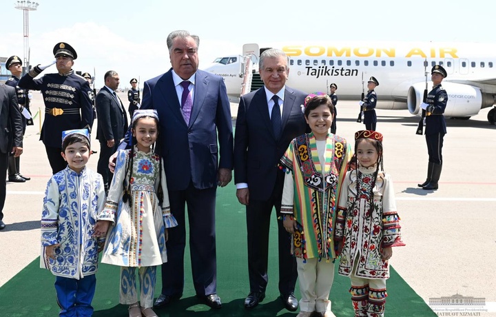 Emomali Rahmonni Toshkentda Shavkat Mirziyoyev kutib oldi (foto)