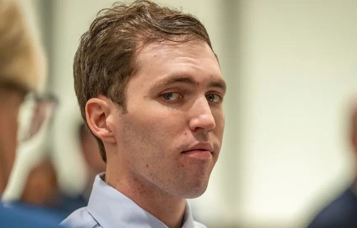 Чарли Киркни ўлдирганликда айбланаётган Тайлер Робинсоннинг суди бошланди