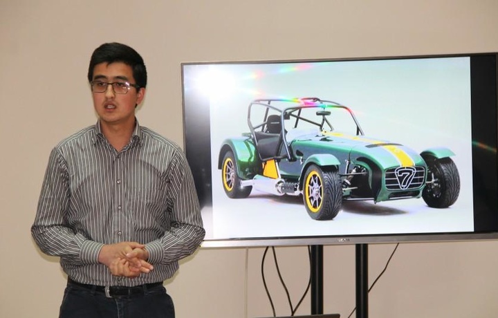 Ученик лицея создал экономичный автомобиль движущийся со скоростью 160 км в час