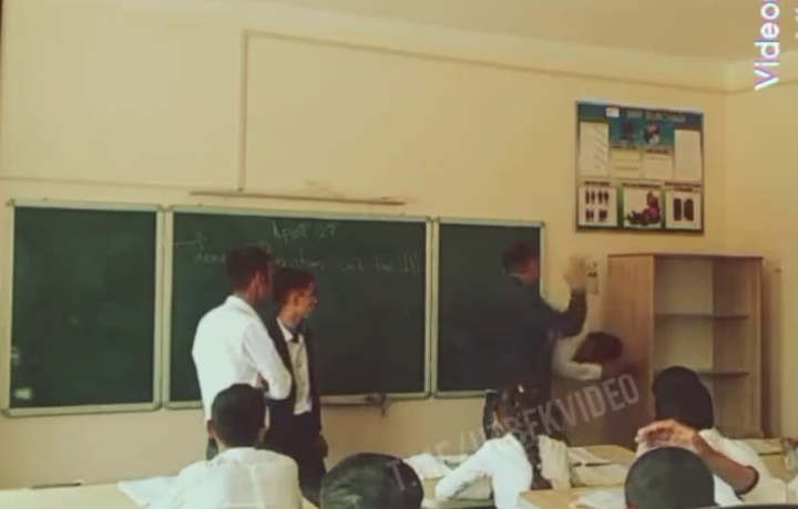Учитель английского языка избил ученика за неподготовку к уроку