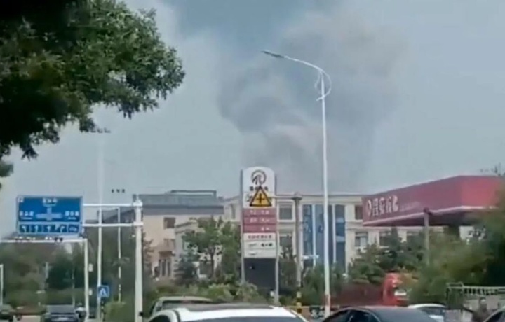 Мощный взрыв прогремел на химзаводе в Китае