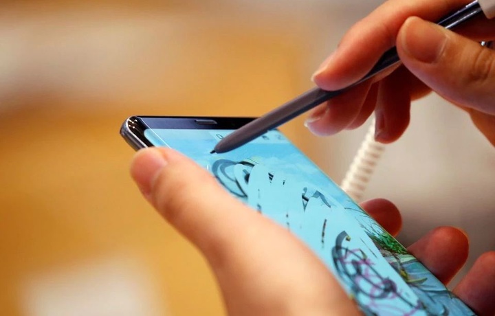 Samsung выпустит Z-образный смартфон