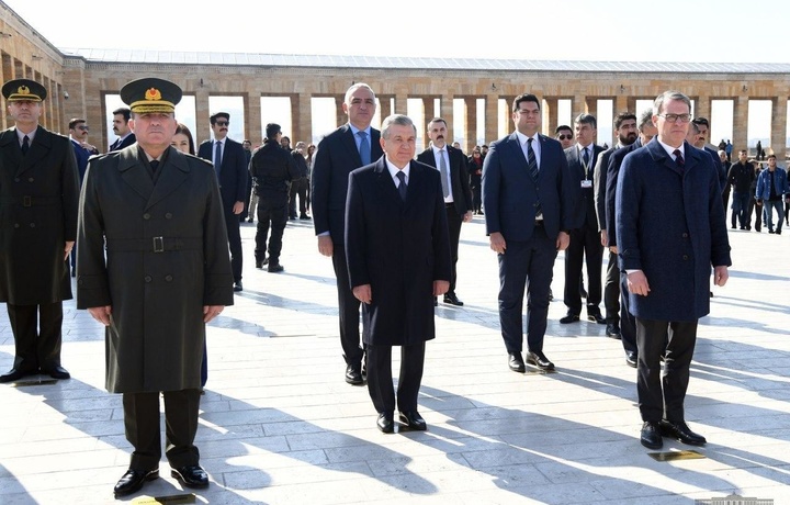 Шавкат Мирзиёев посетил комплекс «Аныткабир» в Турции (фото)