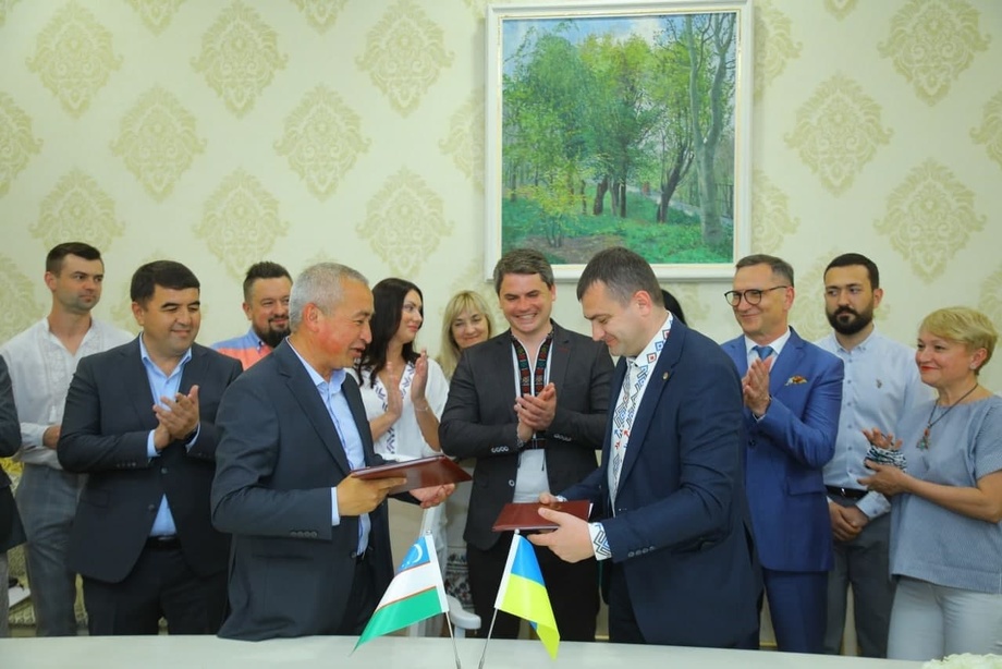 Наманган Украинанинг Хмельницкий шаҳри билан «биродарлашди»