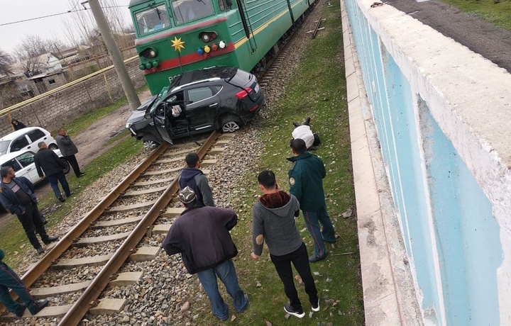 Халқ орасида «Қўчқор дўхтир» деб танилган шифокор поезд билан автомашина тўқнашуви натижасида вафот этди
